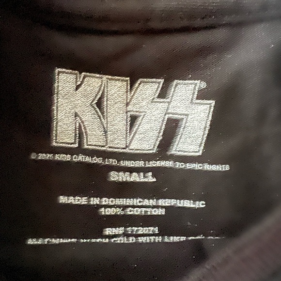 Kiss Monochrome Graphic Tee - Picture 4 of 6